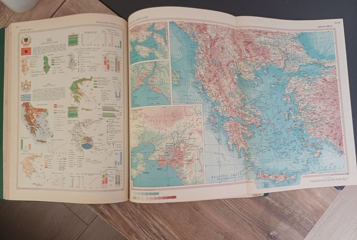 Pergamon World Atlas 1968, English - € 60,00 - Vendora.cy