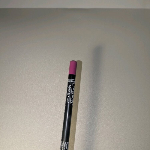 Lip liner Fashion make up No 18 new