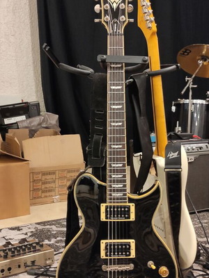 Washburn WI66 PRO electric guitar like new with case and Ernie Ball strings