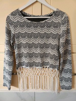 Boho crop top women’s like new, black and white with fringes
