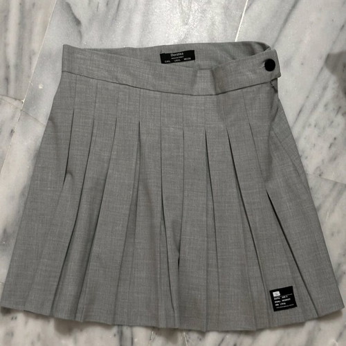 Women's dresses and skirts lightly worn, pack of 20