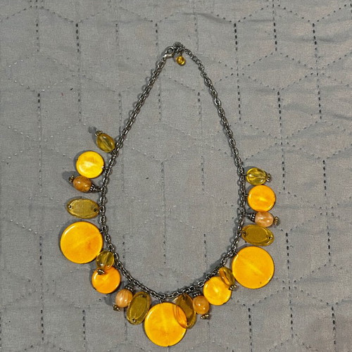Necklace with yellow-mustard stones like new