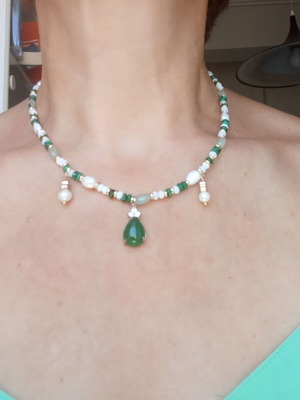 Necklace with white and green stones and pearls, new