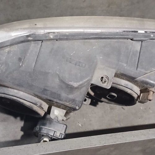 Jeep Cherokee left headlight used