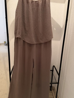 Jumpsuit like new with gift hat, loose fit, gray