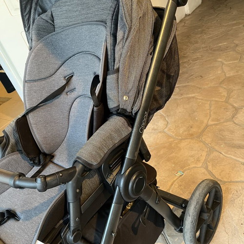 Quax Crooz 3-in-1 travel system with Cybex car seat and ISOFIX base