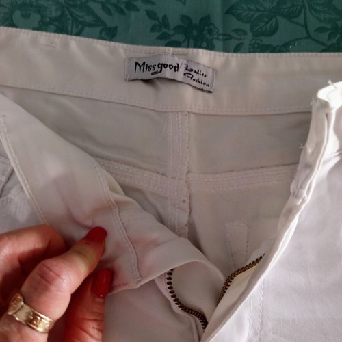 Women's white summer shorts size M like new