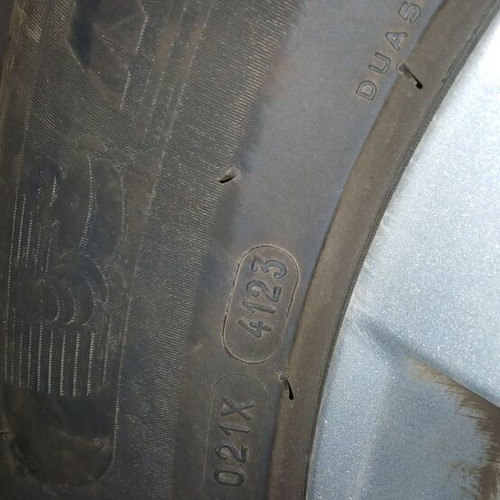 Peugeot 3008 17-inch alloy wheels with tires, 22000 km