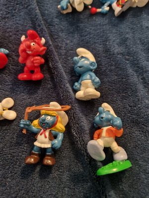 Peyo Smurfs figures used, full set