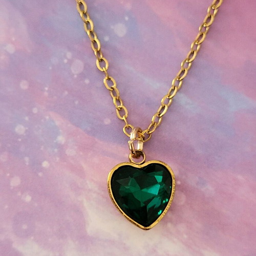 Necklace green heart with gold chain stainless steel new