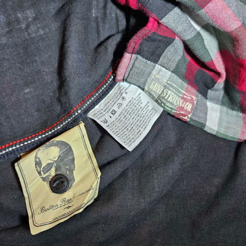 Authentic Levi's men's checkered shirt size M like new