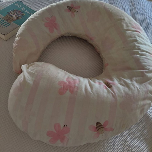 Nursing and Pregnancy Pillow like new with practical clip