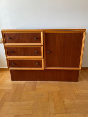 Ξύλινο σετ συρταριέρας, κομοδίνου και καθρέφτη σαν καινούργιο