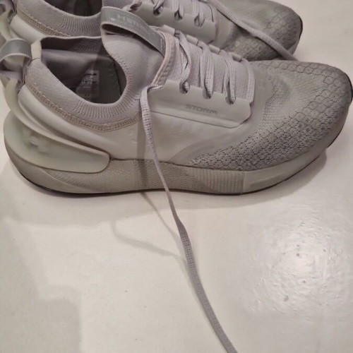 Under Armour athletic shoe gray like new size 43