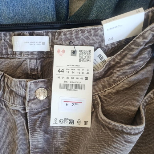 Γυναικείο τζιν ZARA Straight Fit μέγεθος 44 σαν καινούργιο, γκρι ξεβαμμένο