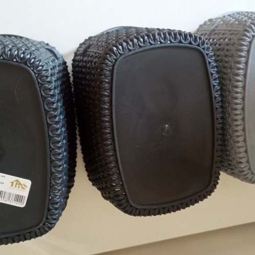Plastic baskets set of 3 almost unused