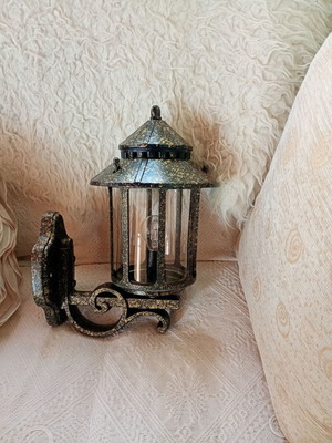Metal outdoor light like new
