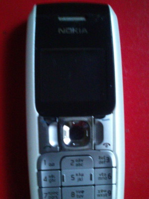 Nokia 2310 mobile phone with compatible battery