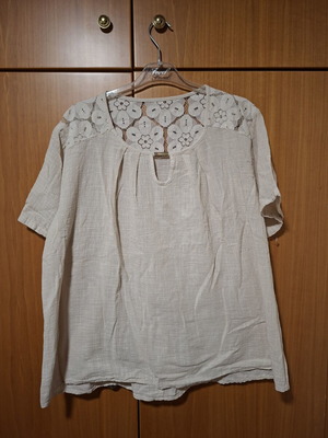 Italian blouse 100% cotton new, one size, beige, floral lace