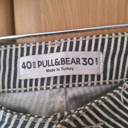 Cropped denim stripped jeans Pull & Bear size L 40 like new, black and white