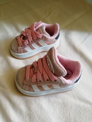 Adidas σουέντ παιδικά παπούτσια νούμερο 19 σαν καινούργια ροζ χωρίς κορδόνια