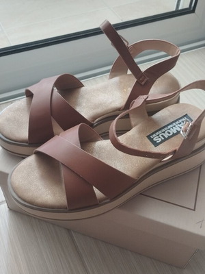 Famous Shoes brown flatform sandals, size 37