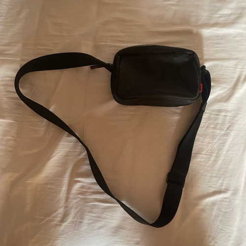 Hugo Boss bag like new, black