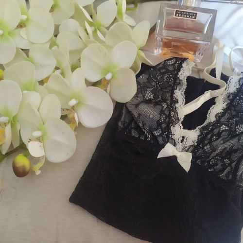 Lace camisole new with straps, size XS