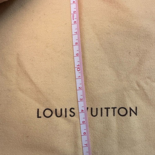 Louis Vuitton box and dustbag for belt like new