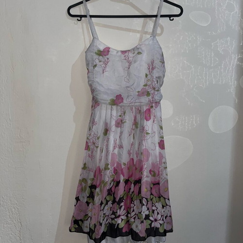 Floral dress white and pink like new