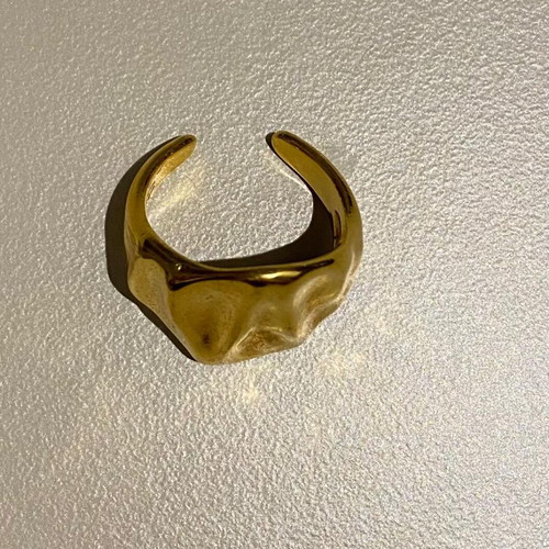 Adjustable ring like new