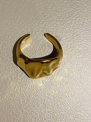 Adjustable ring like new