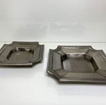 Metal ashtrays set like new, large and small