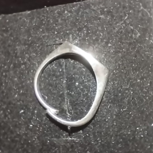 Silver 925 ring like new, adjustable size