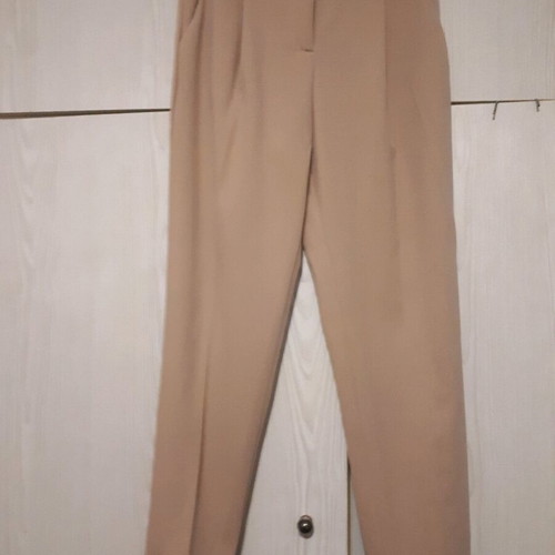 Anel beige pants like new with pleats and side pockets
