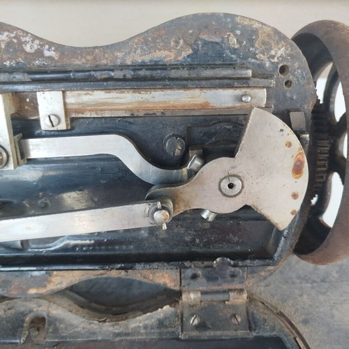 Köhler & Winselmann Maschinenfabrik sewing machine used, rare piece
