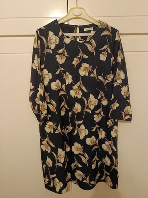 Comfortable A-line dress like new, size M, blue with beige-brown flowers