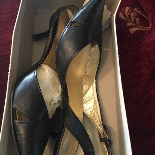 Black leather women's sandals used with low heel