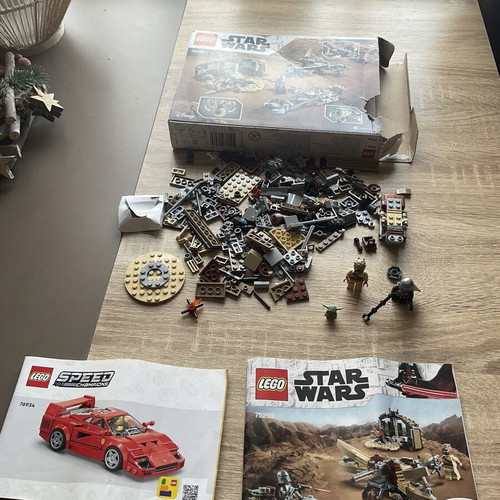 Lego 75299 Star Wars set with box and figures