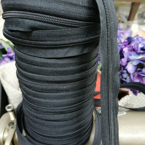 3 zipper rolls and aluminum zippers.. the rolls are about 120 meters and the aluminum ones are 100