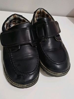 Black shoes size 31 like new, ideal for parade