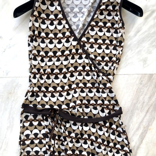 No Stress Retro Sleeveless Faux-Wrap Top Medium Used, Beige Brown