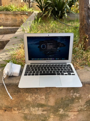 Apple MacBook Air 11.6" i5 4GB 128GB SSD macOS σαν καινούργιο