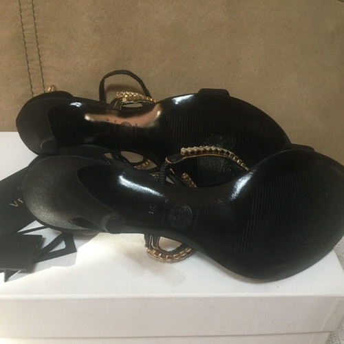 Γόβες Versace μαύρες νούμερο 38 καινούργιες