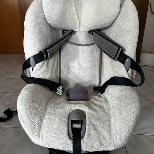 Maxi-Cosi MiloFix car seat used with Isofix and terry cover gift