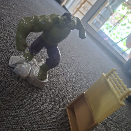 Hulk figure like new from Playmation Marvel Avengers collection
