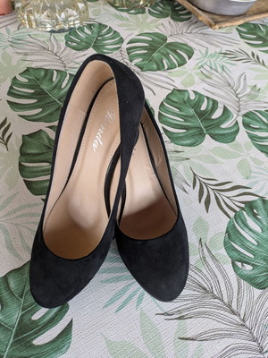 Black suede pumps 6cm, like new, size 39
