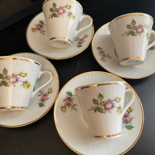 Bavaria coffee cup set of 4 with saucers porcelain like new