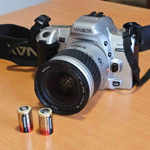 Minolta Dynax 404si analog SLR camera with Minolta AF 28-80mm lens