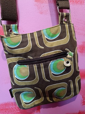 Spooky crossbody bag like new with unique print and color combination